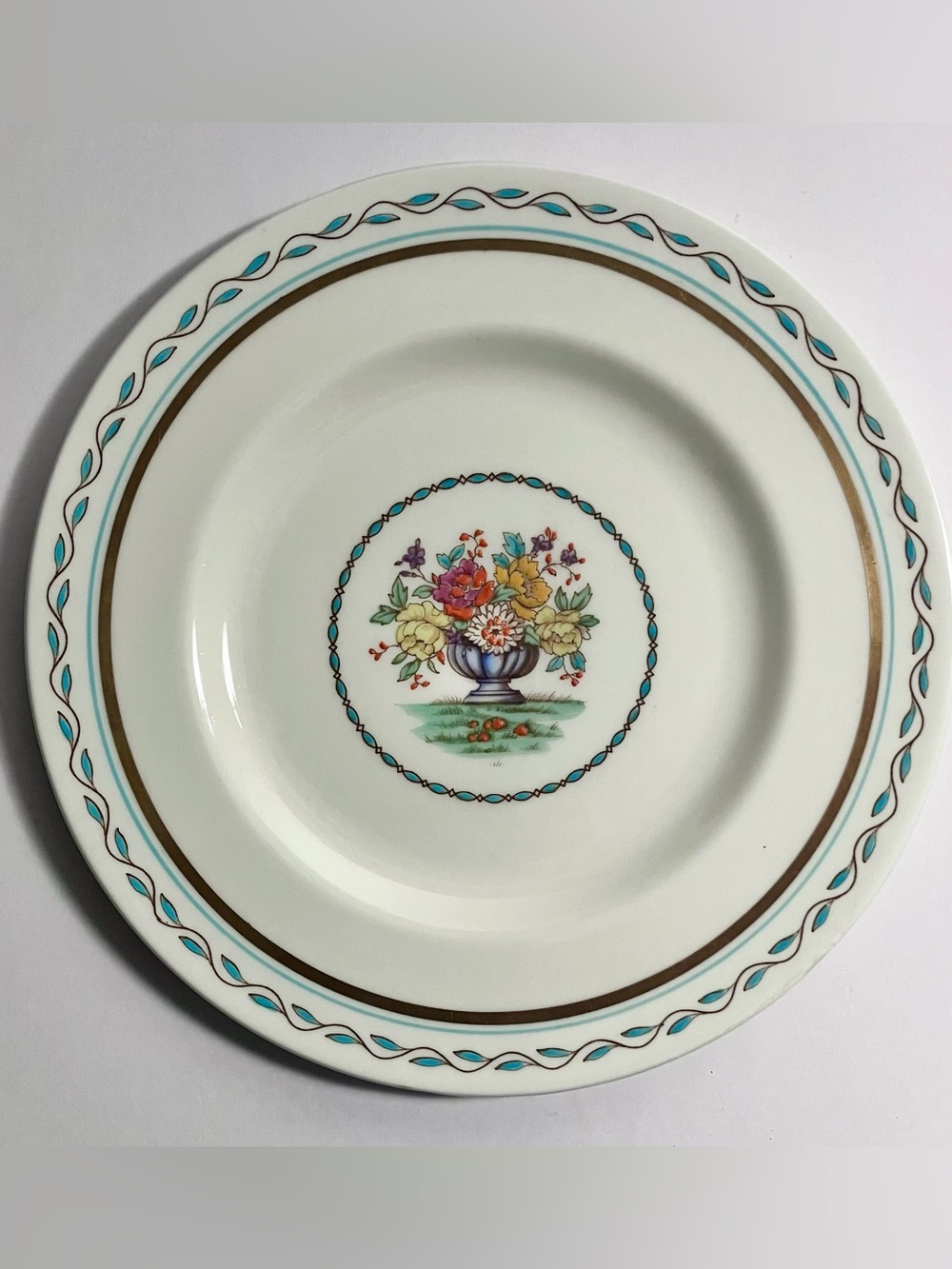 ROYAL DOULTON The Wyndham BREAD PLATE / Ultra Rare Pattern / DISCONTINUED 1940s